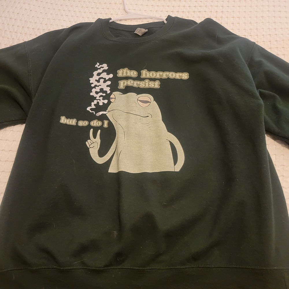 Gildan Dark Green Frog Graphic Sweatshirt